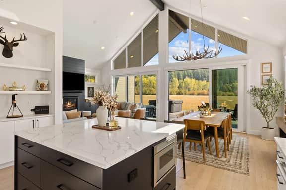 Suncadia Luxury Cabin with Hot Tub, Fire pit & EV