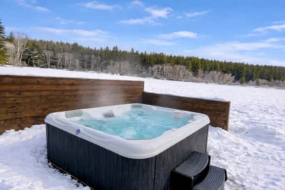 Suncadia Luxury Cabin with Hot Tub, Fire pit & EV