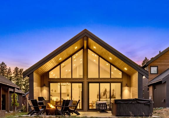 Suncadia Luxury Cabin with Hot Tub, Fire pit & EV